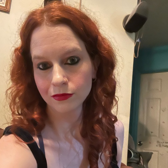 Meet your Posher, Hannah - Picture 2 of 12